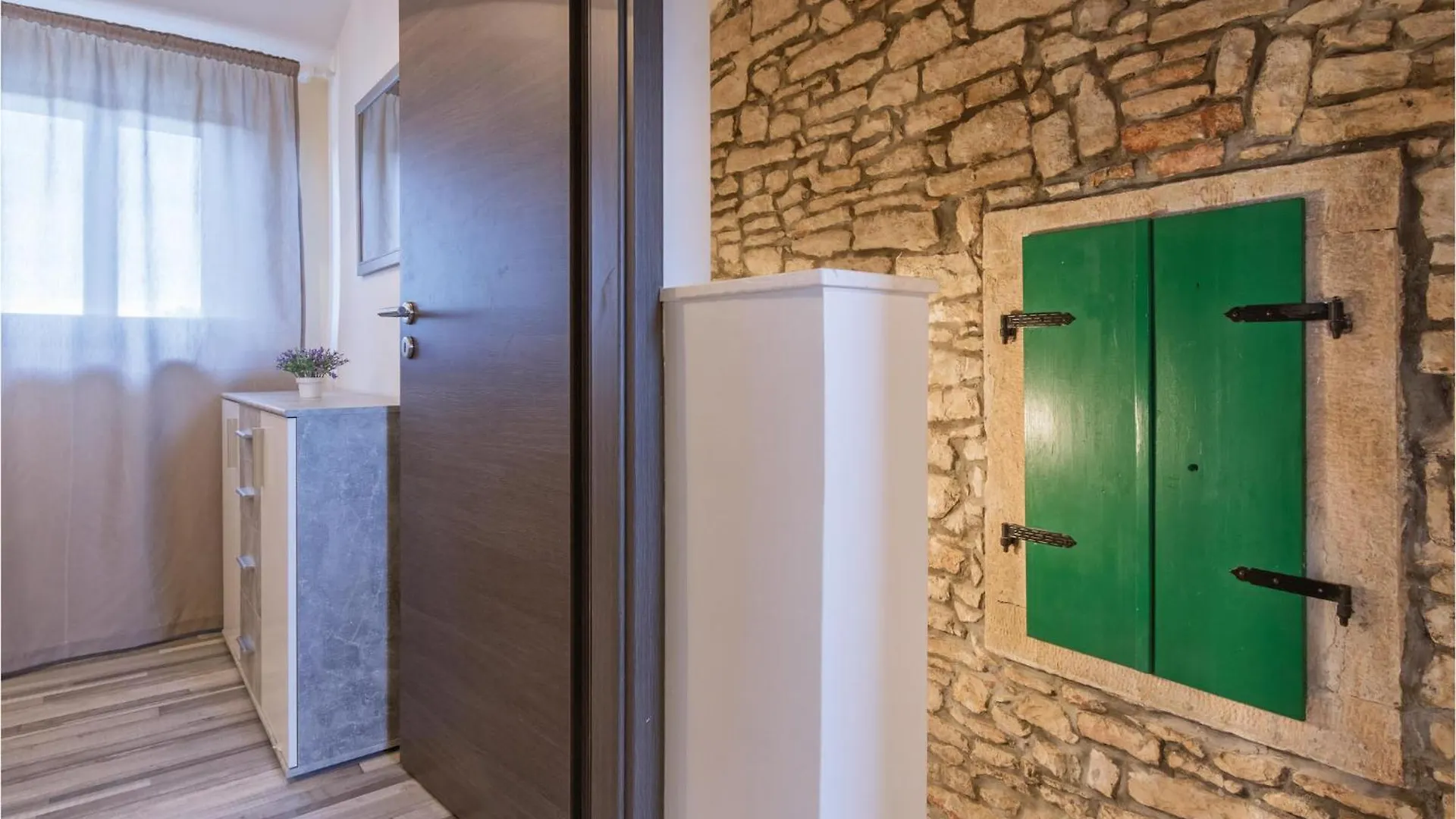 Beautiful Home In Liznjan With Ethernet Internet