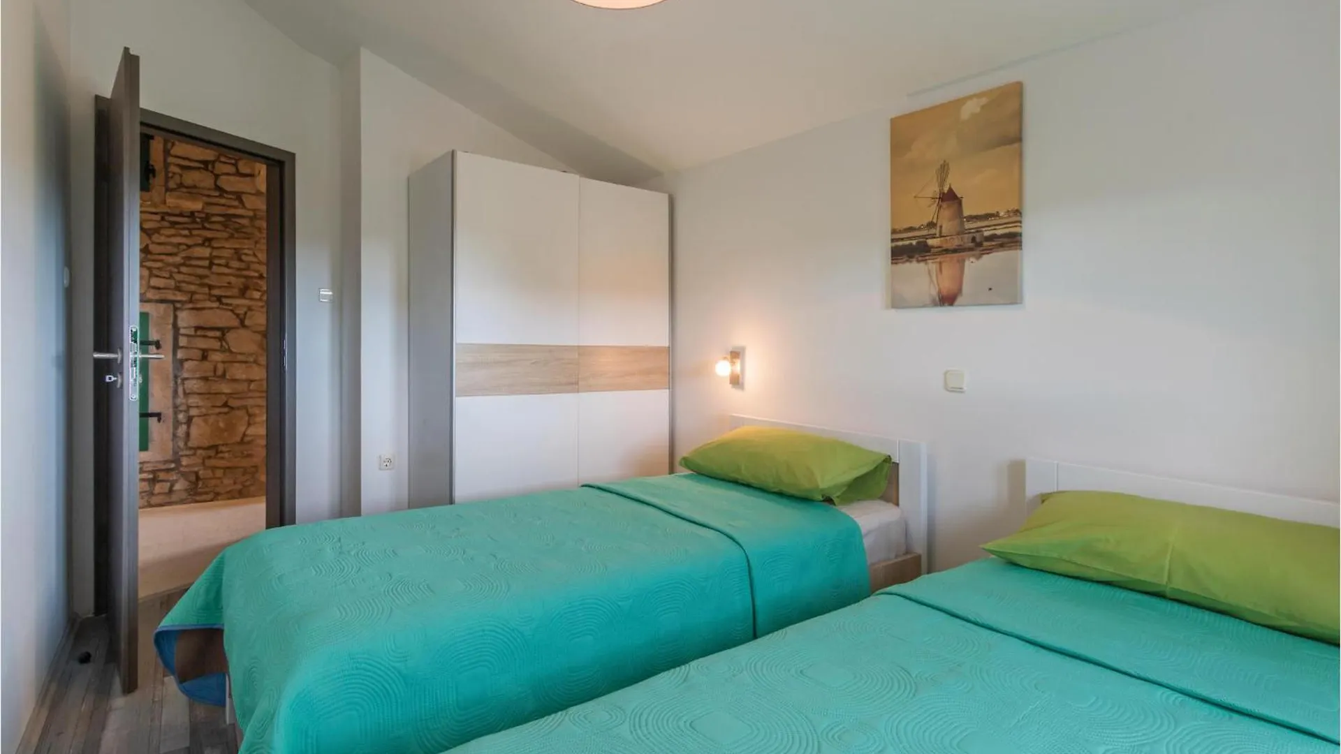 Beautiful Home In Liznjan With Ethernet Internet 0*,