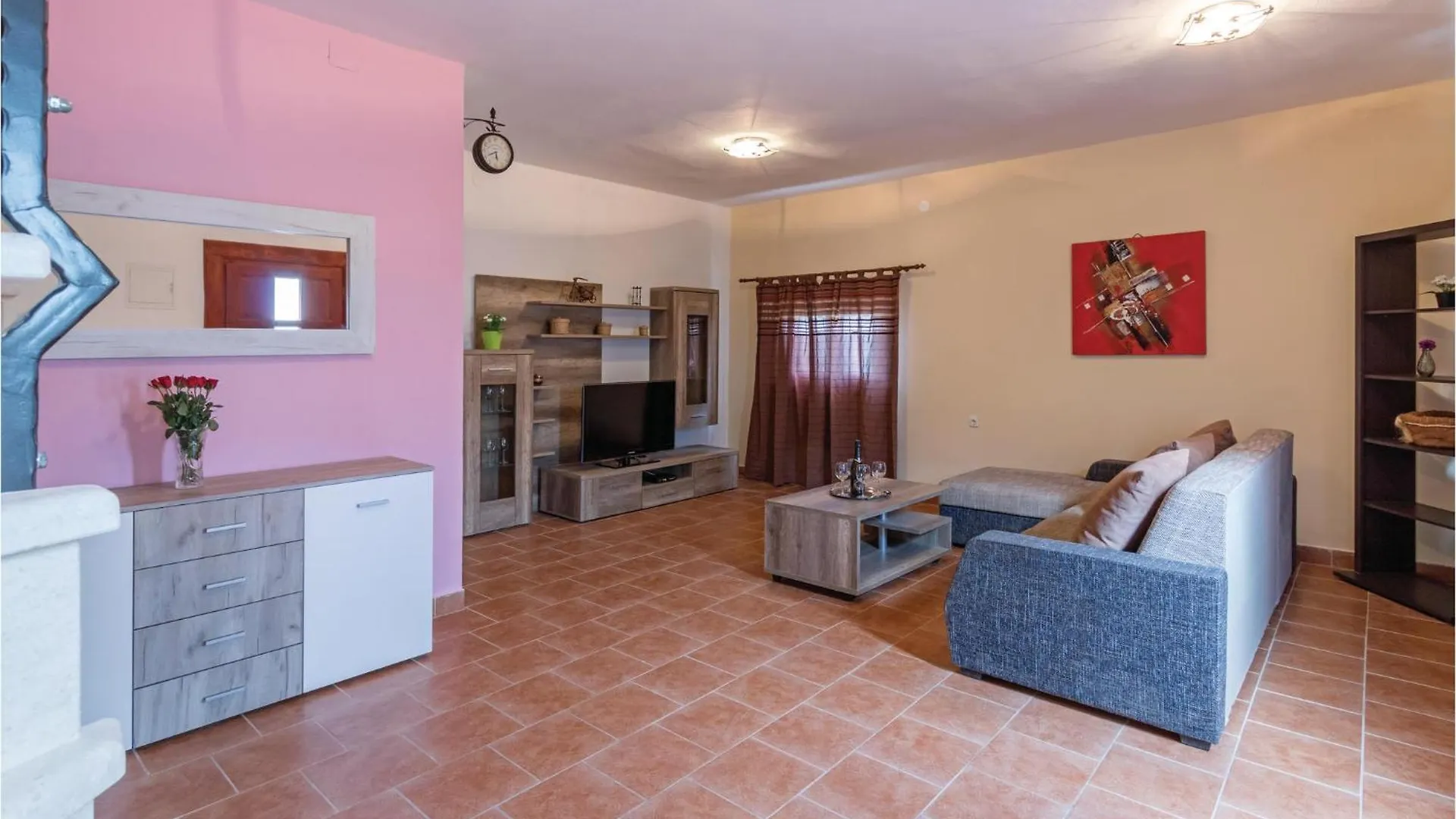 Beautiful Home In Liznjan With Ethernet Internet