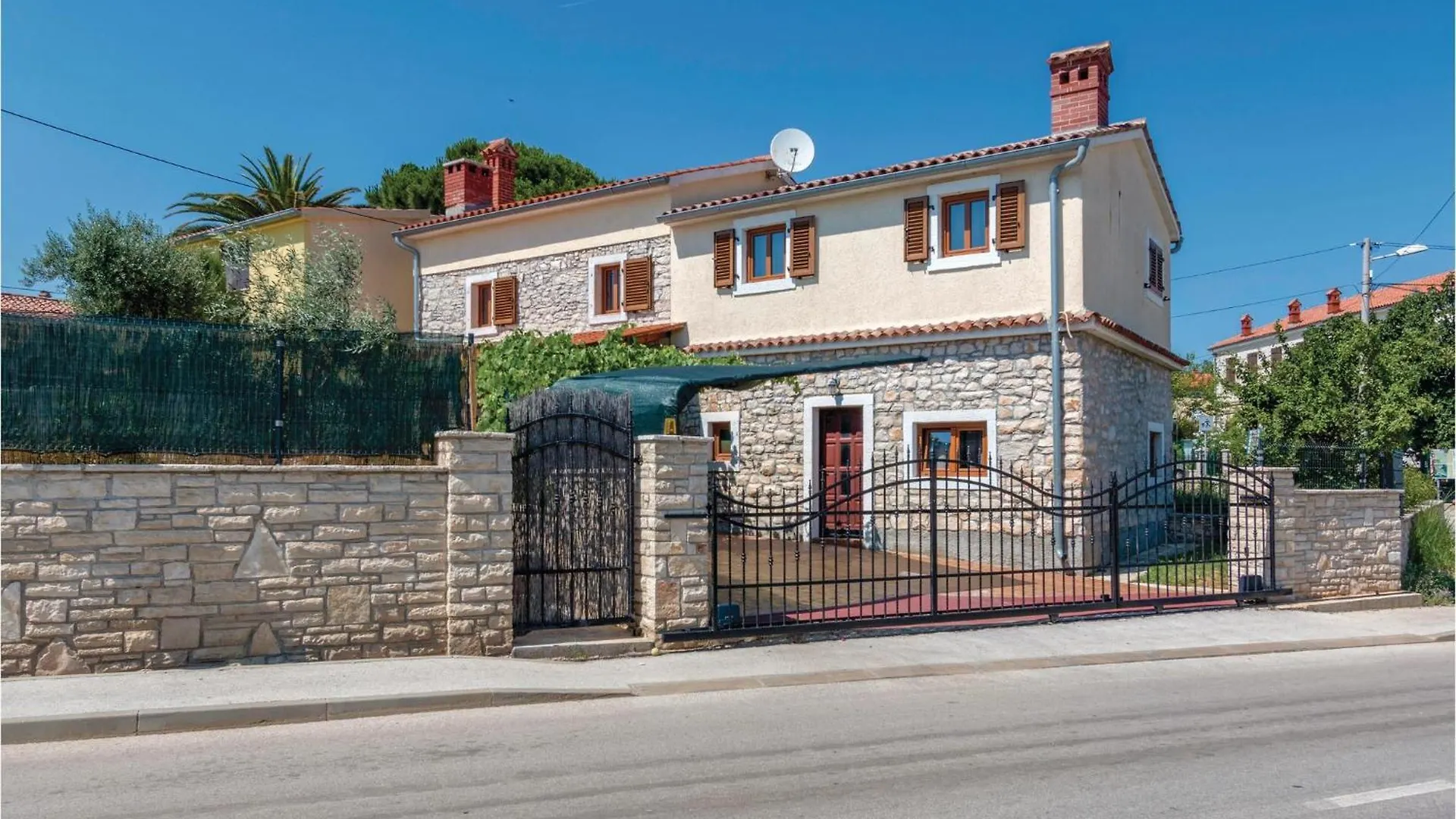 Beautiful Home In Liznjan With Ethernet Internet Holiday home
